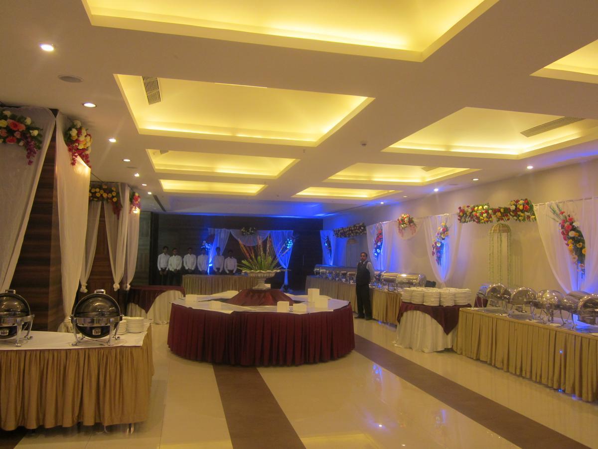 Vijaya Tej Clarks Inn Patna  Buitenkant foto